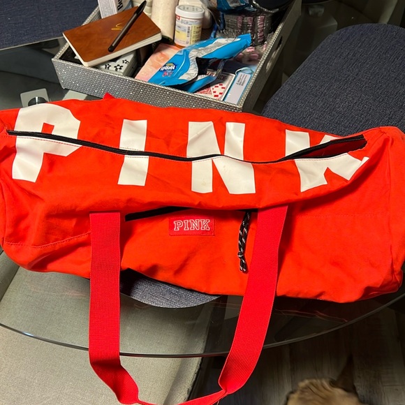 PINK duffle bag - Picture 1 of 1